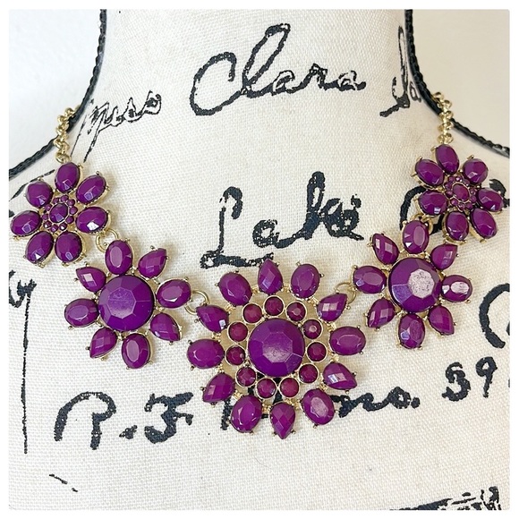 💕Beautiful Purple & Gold Statement Necklace💕 - Picture 1 of 7